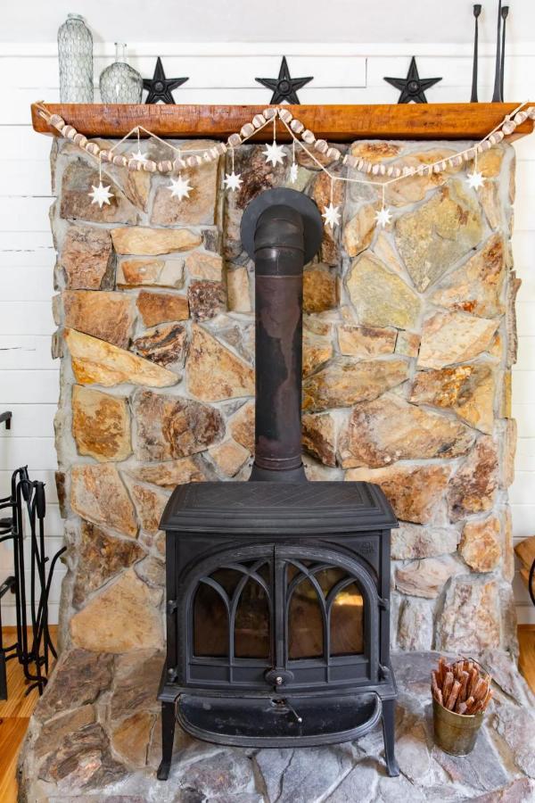 Villa Hot Tub Charming & Chic Mountain Gem On Sleepy Creek Berkeley Springs Exterior foto